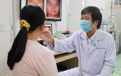 3 người trong cùng gia đình mắc bệnh sợ ánh nắng mặt trời