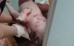 Sinh con rồi bỏ vào thùng rác, người mẹ 18 tuổi nói không biết mình mang thai