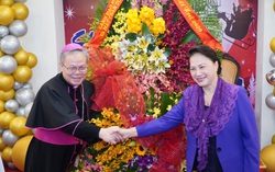 Chủ tịch Quốc hội Nguyễn Thị Kim Ngân thăm Tòa Tổng Giám mục Huế