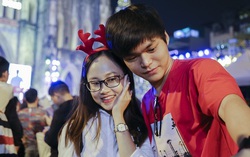 Giới trẻ đổ xô về Nhà thờ Lớn Hà Nội check-in trước thềm Giáng sinh