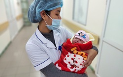 Bệnh viện tỉnh nuôi sống trẻ sinh non ở tuần 26, nặng 8 lạng