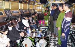 Hà Nam: Bắt quả tang nhóm thanh niên tổ chức "bay lắc" trong đêm Noel