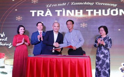Tặng 500 hộp Trà tình thương cho cán bộ chiến sĩ trên quần đảo Trường Sa đón Tết