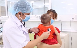 Bé 9 tháng tuổi ngừng tim 3 lần vẫn được cứu sống