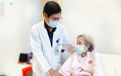 Ung thư đường mật ngoài gan, cụ bà phải 3 lần đặt stent đường mật