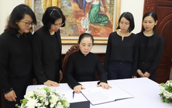 Hội LHPN Việt Nam viếng tang Đại tướng Lào Sisavath Keobounphanh