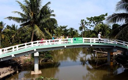 Khánh thành cầu Út Ốm trong dự án “Xây cầu đến lớp”