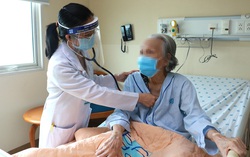 Tầm soát nguy cơ té ngã miễn phí cho người cao tuổi