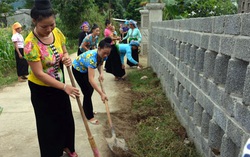 Những tuyến đường quê sáng, xanh và đẹp nhờ bàn tay phụ nữ