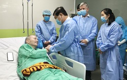 Phi công người Anh mắc Covid-19 nở nụ cười và nói lời cảm ơn