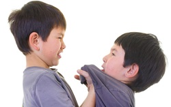 Bí mật về sở thích bắt nạt bạn của cậu bé 10 tuổi