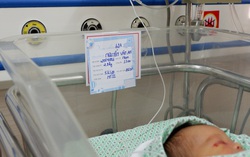 Chuyên gia Nhi khoa Vương Quốc Anh cùng hội chẩn để cứu bé sơ sinh bị bỏ rơi ở hố ga
