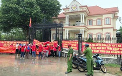 Hàng trăm khách hàng ở TPHCM “sập bẫy” mua nền đất trên giấy