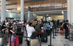 Đưa công dân Việt từ Hoa Kỳ về nước, 1 hành khách cao tuổi đột tử
