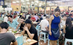 Sau 6 tháng thực hiện Nghị định 100, quán bia tấp nập, nhiều người vô tư phóng xe về sau khi nhậu xỉn