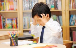 Bố mẹ thức trắng đêm khi quyết định cho con đúp lớp