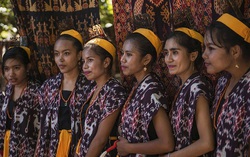 Những chuyện đẫm nước mắt từ tục “bắt vợ” ở hòn đảo ngọc của Indonesia