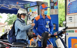 Dịch Covid-19 diễn biến phức tạp, giá xăng RON95 tiếp tục giữ nguyên