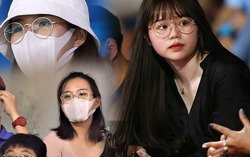 Cùng ra sân bóng cổ vũ: Bạn gái Quang Hải chăm makeup, vợ Công Phượng che mặt vẫn xinh