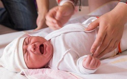 Dấu hiệu trẻ sơ sinh bị táo bón và cách điều trị 