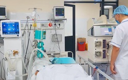 Đi làm đồng dẫm phải cọc tre, bệnh nhân nhiễm vi khuẩn "ăn thịt người" gây suy hô hấp
