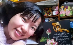 Nụ cười trên môi cô gái 29 tuổi 16 năm ngồi xe lăn, cả thanh xuân thổi hồn vào tranh giấy