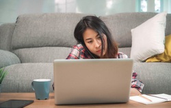 Đi xin việc, vừa nhìn thấy người phỏng vấn, tôi đã bỏ chạy khỏi phòng, ngay ngày hôm sau, họ gọi lại yêu cầu tôi tiếp tục đến gặp