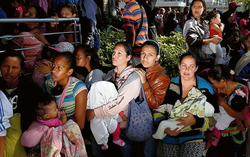 Cảnh khốn cùng của phụ nữ, trẻ tị nạn Venezuela