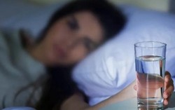 2 vật để cạnh giường khi ngủ quý hơn thuốc bổ
