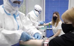 Bộ Y tế đã đăng ký mua vaccine phòng Covid-19 của Nga và Anh