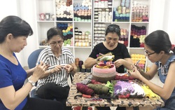TPHCM: Gần 1.000 chiếc "tai giả" tặng các y, bác sĩ và người dân chống dịch