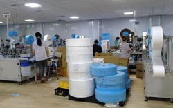 Thủ tướng chỉ đạo xử lý nghiêm việc sản xuất khẩu trang, găng tay kém chất lượng