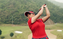Nữ huấn luyện viên thổi tình yêu golf vào thế hệ nhí