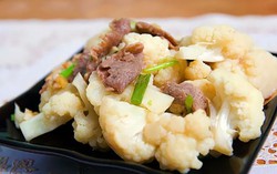 Xào súp lơ trắng hay bị khô bở, muốn rau ngon làm thêm một bước này