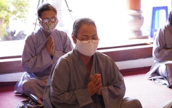Mùa Vu Lan: Viết sớ qua zalo, dự đại lễ cầu siêu trực tuyến để phòng dịch Covid-19 