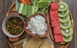 Cô gái khoe loạt mâm cơm chay ngon miệng, chưa đến 100k/bữa