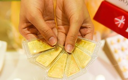 Giá vàng thế giới tiếp tục giảm, thị trường trong nước "án binh bất động"