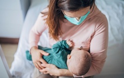 Hướng dẫn nuôi con bằng sữa mẹ trong mùa dịch Covid-19