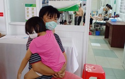 Hàng loạt học sinh nhập viện ở TPHCM: Nghi ngờ ‘thủ phạm’ là bánh su kem