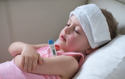 6 bệnh phổ biến trẻ hay mắc khi giao mùa hè - thu 
