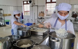 Nhà trường và phụ huynh cùng nỗ lực đảm bảo an toàn bữa ăn bán trú