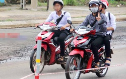 Teen đòi cha mẹ mua xe gắn máy để không bị lạc lõng khi đến trường
