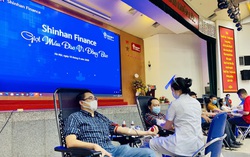 Nhân viên Shinhan Finance tham gia hiến máu tình nguyện