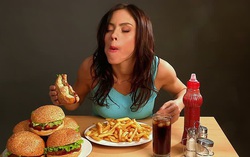 Ăn uống vô độ có thể là bệnh lý nghiêm trọng về tâm thần