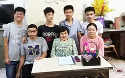 Cô giáo nhiễm chất độc da cam: 20 năm dạy tiếng Anh miễn phí cho học sinh nghèo