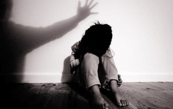 Bà nội các bé bị cậu và mẹ ruột hành hạ từ chối cho cháu vào Trung tâm bảo trợ xã hội