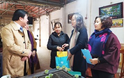 Hội LHPN Việt Nam thăm và tặng quà 2 cháu bé bị bỏ rơi trên đê sông Hồng