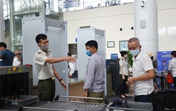 Đang bị cấm bay, hành khách tiếp tục mua CMND giả để lên máy bay