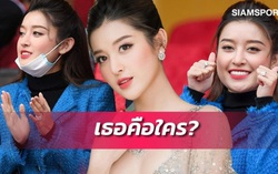 Á hậu Huyền My nổi bật trên báo Thái Lan với hình ảnh đang cổ vũ bóng đá