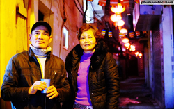 Hàng trăm đèn lồng đỏ mang không khí Tết đến sớm với con ngõ nhỏ ở Hà Nội